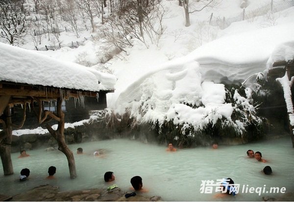 ̽���ձ�����Ů��ԡ����Ȫ֮��