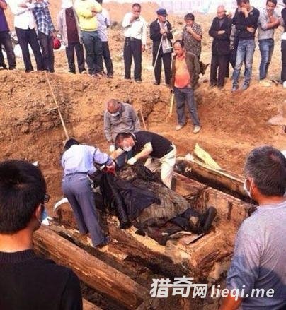 �����峯�ٷ���ʬ������ȫ�������ȱ���е�������ӢƬ�н�ʬ(1)