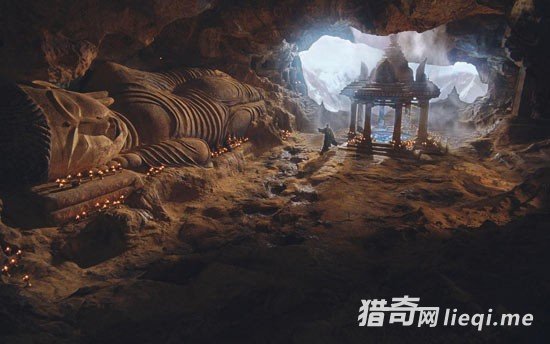 秦始皇陵被挖开,龙首蛇身怪物吓坏考古队员