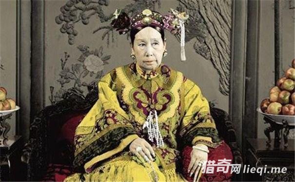 ��������ʱ��¡ԣ�ʺ��ﱧ��һ����Ҫ�����ļ�ƿ