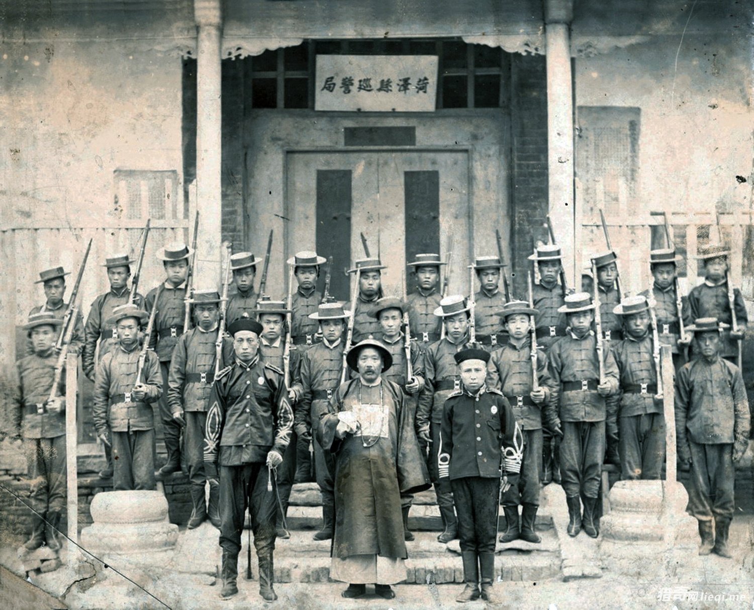 ֱ�����庱������գ�һ����װ�����ǣ��ʹ�̫���ܹ���ʱ̩(1)