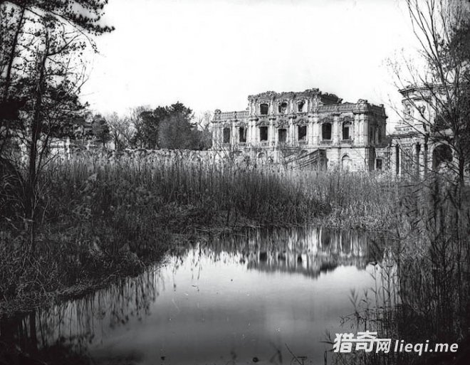 ����Ƭ��¼Բ��԰����13��������ֺ�ĵۻ�԰����û�ڻĲ���(1)