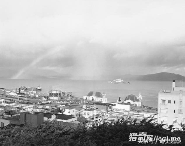 һ������Ƭ�����ܶ��������Ķ�ħ���������������ʲô���ӵ�(1)