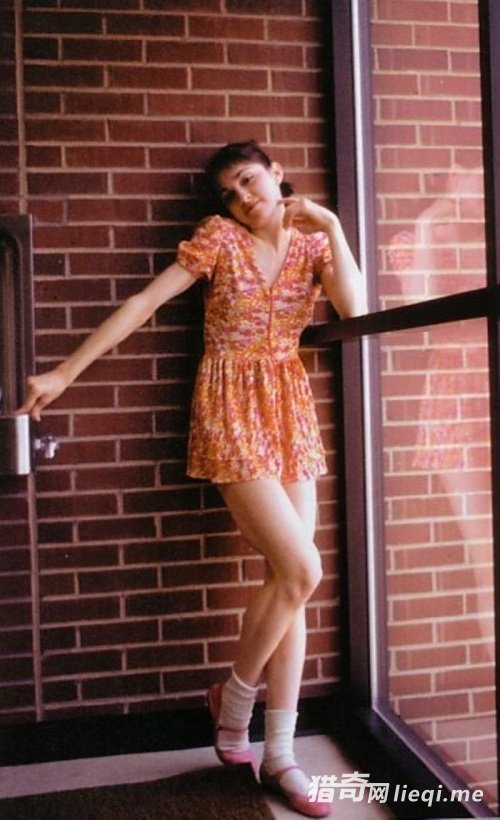 �ϼ���ϴ�裬����ӵ��и�������һЩӰ��������˵ġ�����ʷ��(1)