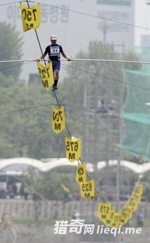 ����ı��������һ�������߳�ɣ�÷����˽��ø߶��(1)