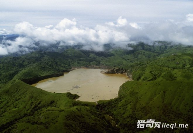 ��������۵�С��������һҹ֮��ɱ����1700�ˣ�������Ϊ��ˮ(1)