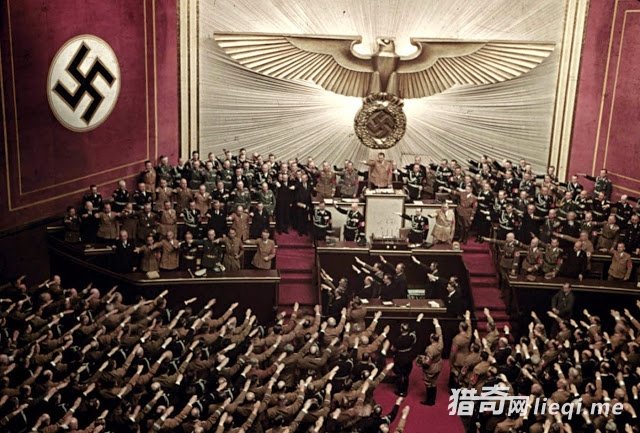 14���ɴ�¹���ϡ�в�ɫ����Ƭ��չ�����˲����ı�����ѧ(1)