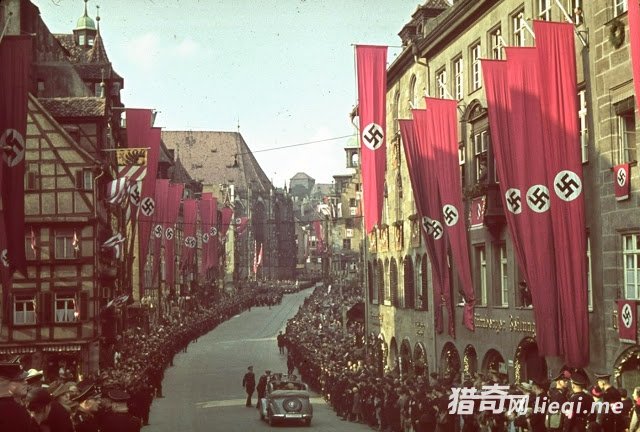 14���ɴ�¹���ϡ�в�ɫ����Ƭ��չ�����˲����ı�����ѧ(3)