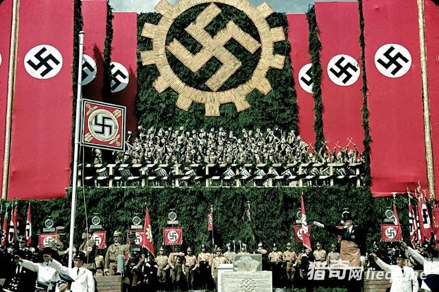 14���ɴ�¹���ϡ�в�ɫ����Ƭ��չ�����˲����ı�����ѧ(5)