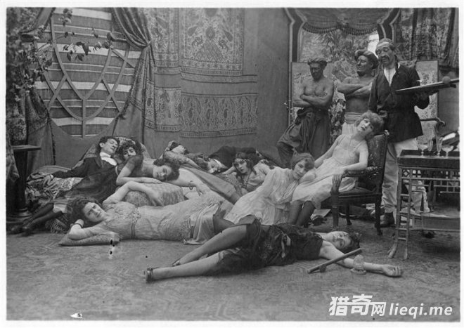 дʵ����Ƭ��ѻƬ���й��˺��Һ��ְ�����Ů�˺���������(1)