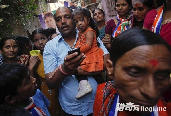 ӡ��23���Ů�����߽���0.6�ף������Ϊδ���Ĺ���Ӱ��(2)