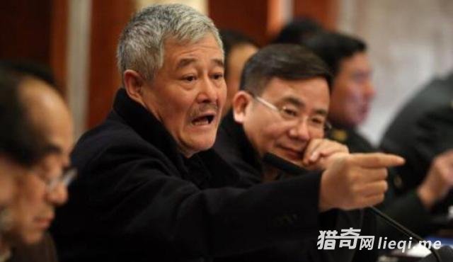 �۷��ڵ��Ա�ɽ�����ж�ţ����Щ��Ƭ����˵��һ�У�