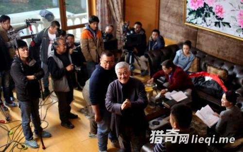 �۷��ڵ��Ա�ɽ�����ж�ţ����Щ��Ƭ����˵��һ�У�