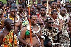 �������Ļʵۣ�ÿ����������Ů����ѡ������һ��һ�ȵ�«έ���