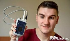 Ӣ��С��Ϊ�������벻ͣ��磬ÿ��һ������������8Сʱ��զ����