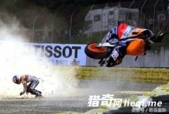 ץ��Ħ�г��������ϴ����¹ʵ�˲��,ǧ��һ����ʻԱ��������